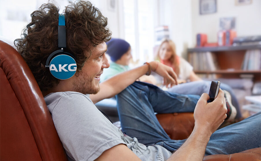 Y50 強化されたバス・パフォーマンス、特徴的な AKG サウンド。 - Image